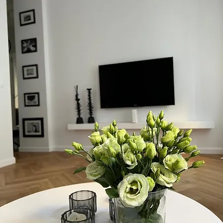 Old Town Square Apartment *